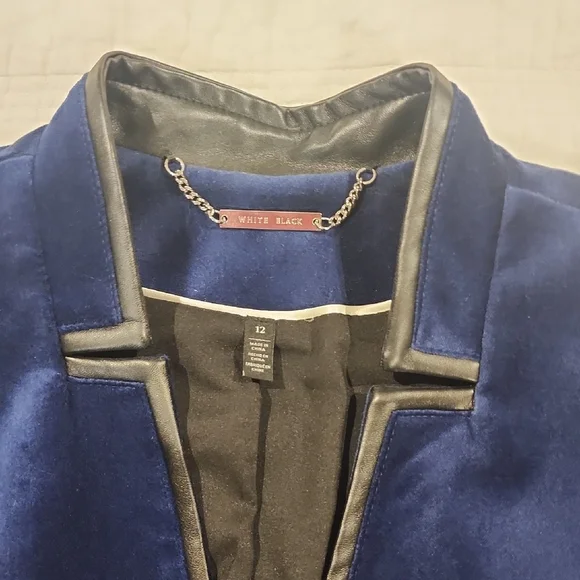 White House Black Market Deep Blue Velvet Blazer - Picture 6 of 7